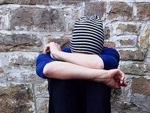 Стало известно, за что мать из Казани жестоко избила маленького сына