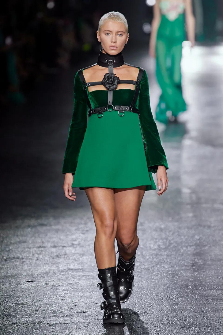 Дочь Джуда Лоу стала моделью на показе новой коллекции Roberto Cavalli в Милане