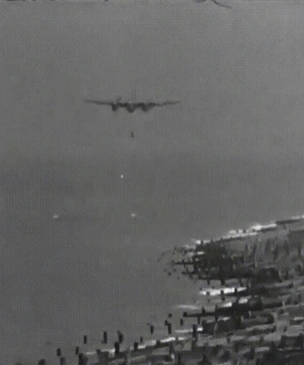 Невиданное зрелище: испытания прыгающей бомбы в 1943 (видео)
