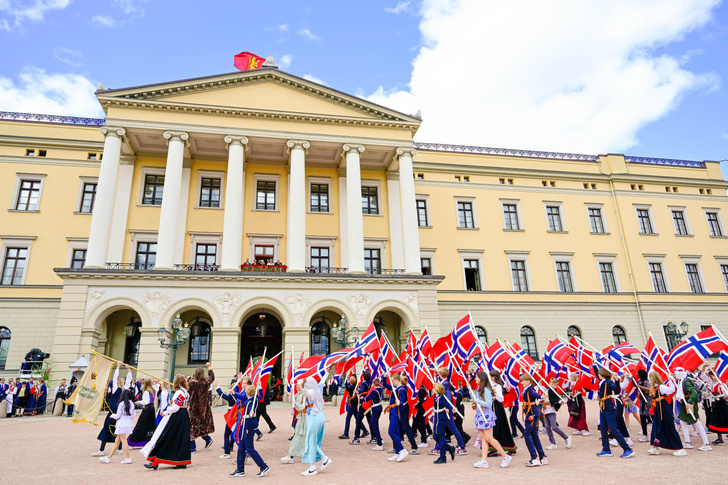 В Норвегии отметили День конституции
