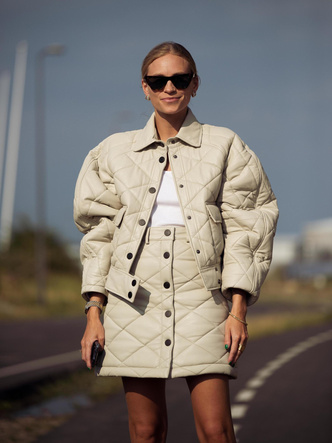 5 самых модных плащей и курток на весну дешевле 10 тысяч рублей — они украсят любую женщину
