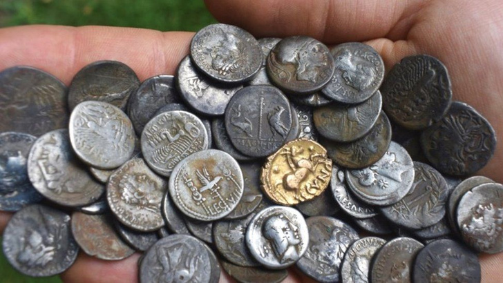 Редкая удача: британский Индиана Джонс нашел 748 монет времен императора Клавдия