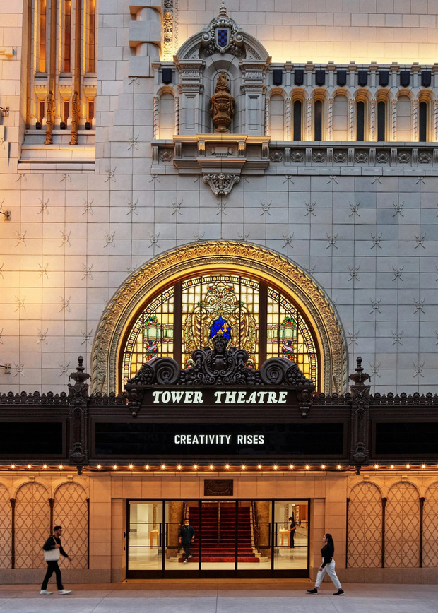 Фото №2 - Бутик Apple в историческом кинотеатре в Лос-Анжелесе