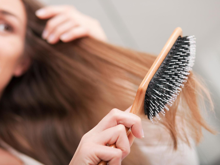 Не поверите: сколько раз в день нужно расчесывать волосы, чтобы реже их мыть