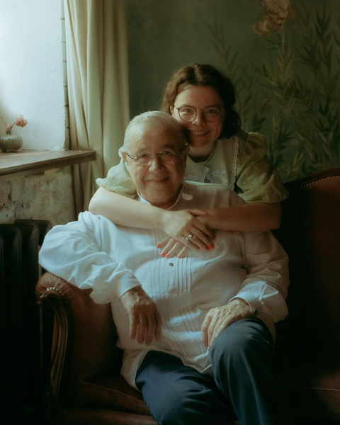 Не могут скрыть своего счастья. Фото из семейного архива Евгения Петросяна и Татьяны Брухуновой