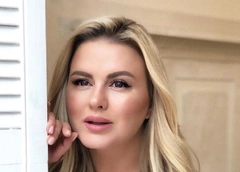 Анна Семенович девушкам: «Не бегайте за мужчинами с надписью «свободная касса» в глазах»