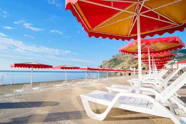 Собственный «мальтийский» пляж находится всего в 20 метрах от отеля