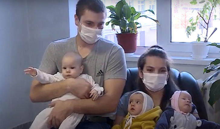 Восьмимесячных тройняшек, которые заразились ковидом от мамы, чудом спасли в больнице