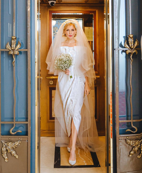 «Прекрасная невеста»: Ирина Гринева примерила белое платье в честь годовщины венчания