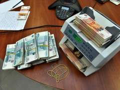 Из бухгалтерши в миллионершу за 10 минут: как сотрудница банка сбежала с 23 миллионами