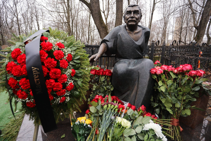 Как живой! На могиле Армена Джигарханяна открыли памятник