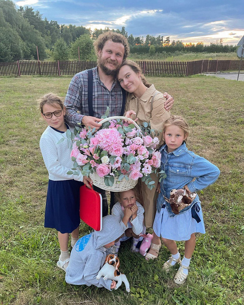 Олег и Пелагея Сирота с детьми