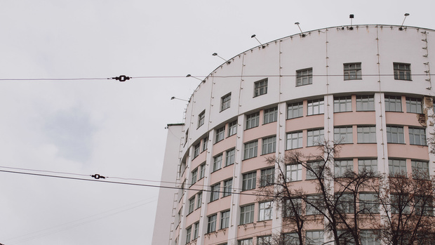 Фото №1 - Свердловские власти привлекут частников к восстановлению гостиницы «Исеть»