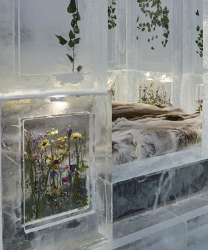 В ледяном отеле Швеции появился «цветочный» номер