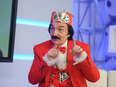 После смерти отца пил, а после ухода мамы стал затворником. Куда пропал Амаяк Акопян