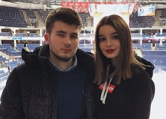Саша Стриженова слилась в страстном поцелуе с бойфрендом на школьном празднике