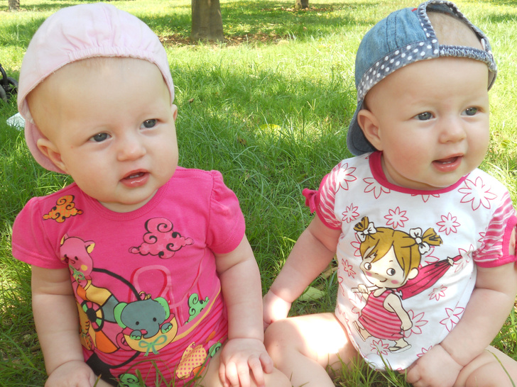 парад близнецов в тюмени рождение двойняшек как родить двойняшек