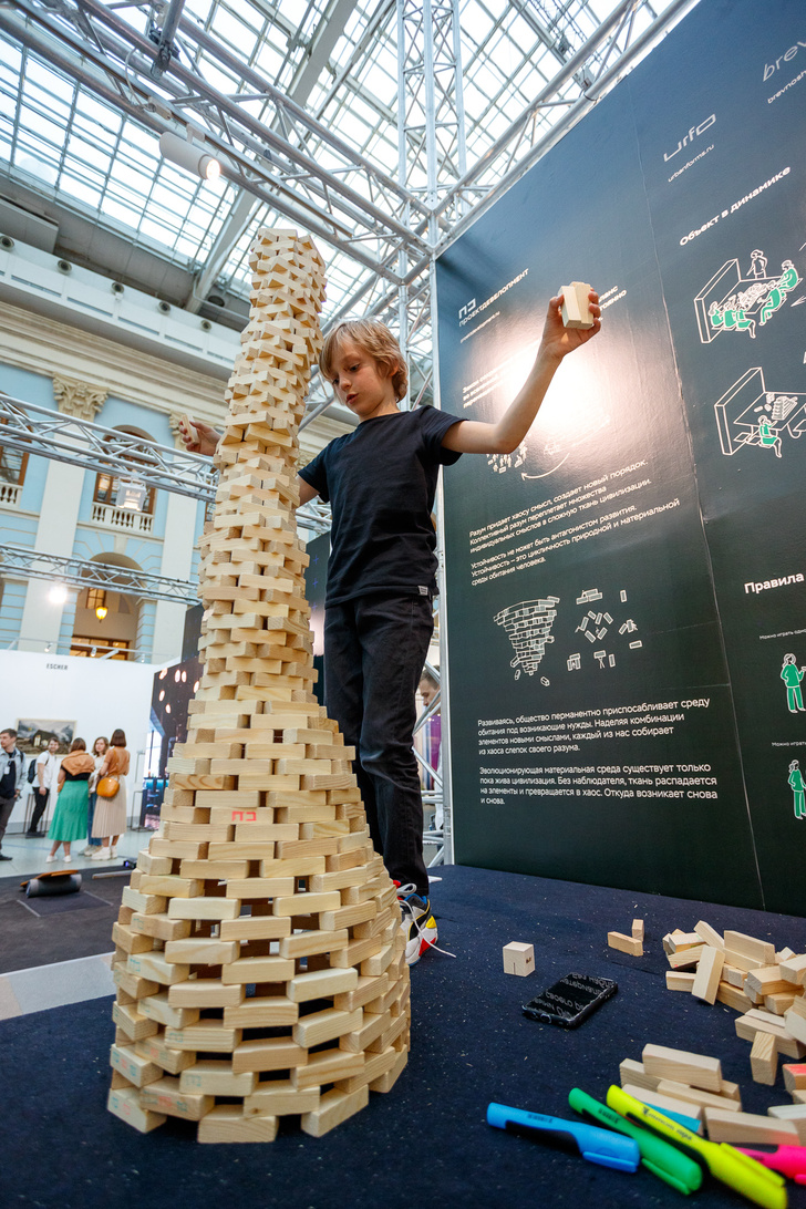 Гофрофон, экзистенция и тюк сена: молодые архитекторы на выставке АРХ Москва 2022