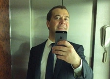 Дмитрий Медведев сделал селфи