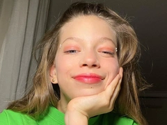 10-летняя Сара Киперман повторила стильный мейк своей мамы Веры Брежневой