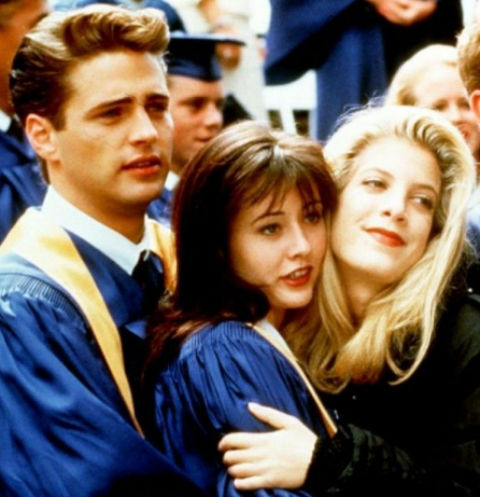 Сериал «Беверли-Хиллз 90210»  выходил на экраны с 1990-го по 2000-й