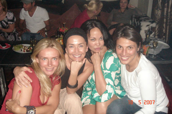 Жанна с подругами: Катей Цветовой, Ксенией Бондаренко и Оксаной Степановой (крайняя справа) – именно она была рядом с певицей в последние минуты