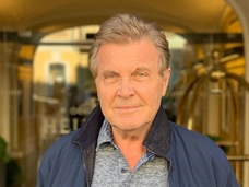 ПЦР-тесты на входе, спецподарки и танцы до утра: Лев Лещенко отметил 80-летие