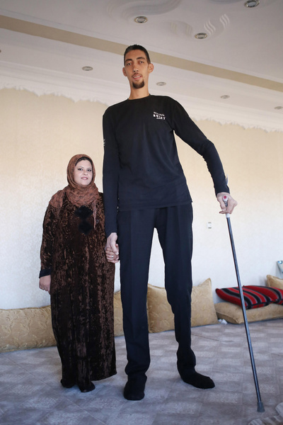 Фото №5 - Самый высокий человек в мире приехал в Москву искать жену