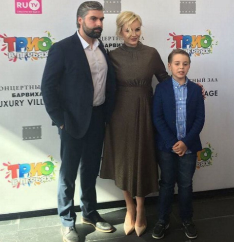 Полина Гагарина с мужем и сыном