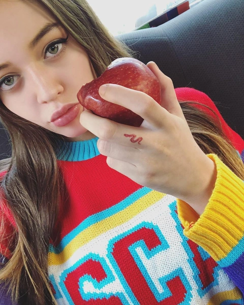 So sad: ушла из жизни младшая сестра Луи Томлинсона | thegirl.ru