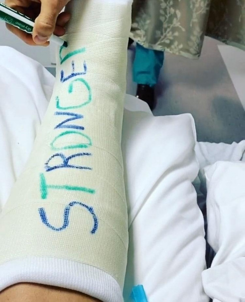 Потерявшая форму Бритни Спирс сломала ногу во время танца