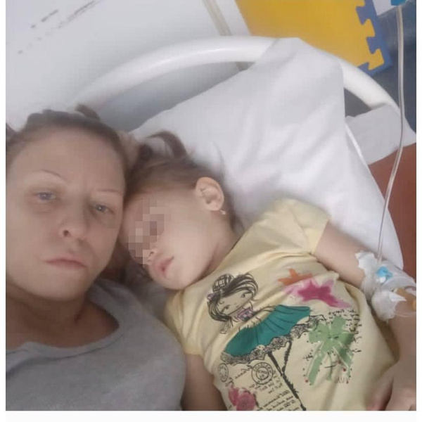Трехлетняя девочка умерла в больнице — врачи уверяют, что ребенка случайно отравила мать. Против нее возбудили дело