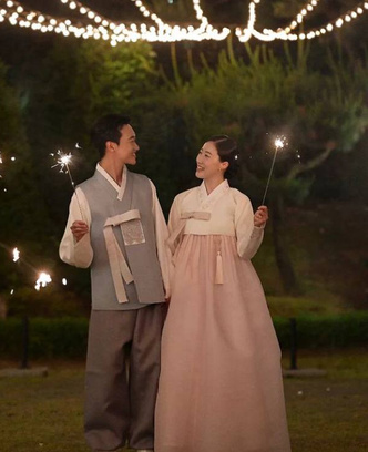 В каких платьях выходят замуж корейские невесты: 25 реальных фото