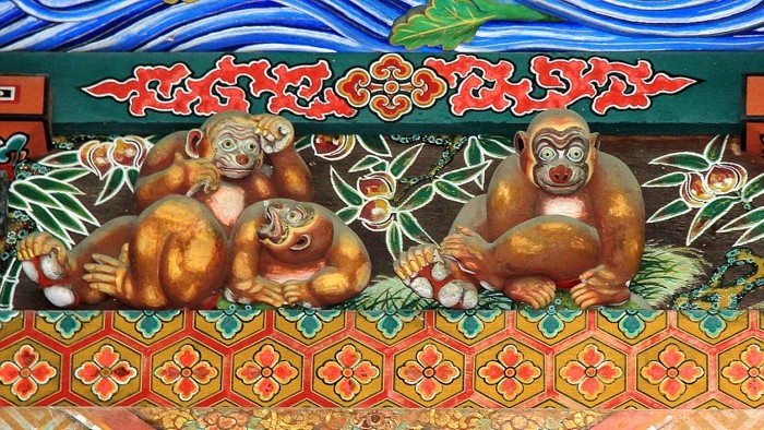Самые необычные памятники мира с обезьянами: фото
