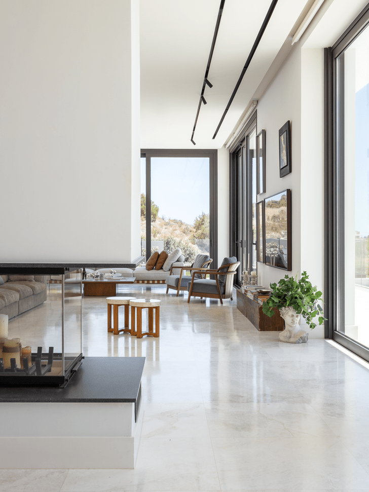 Минималистская вилла с панорамными окнами на Кипре