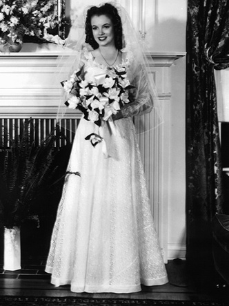 Мэрилин Монро в свадебном платье, 1942 год