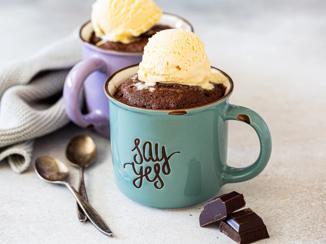 Шоколадно-вишневые кексы: невероятно вкусный десерт, который вы приготовите за 5 минут | marieclaire.ru