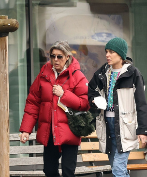 Принцессы Монако одеваются очень комфортно: Каролина и Шарлотта Казираги на шопинге в Швейцарии