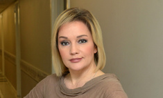 Целует, говорит, что любит: молодой избранник Булановой не спешит на ней жениться