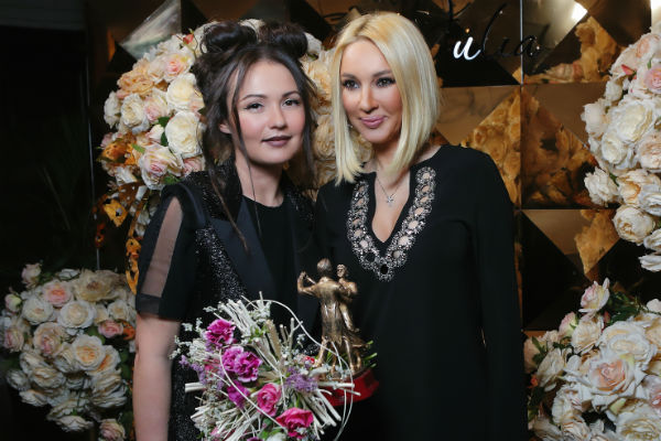 Юлия Шакирова и Лера Кудрявцева