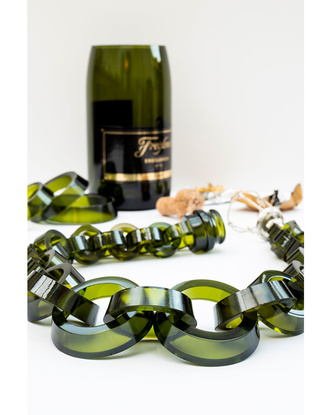 Фото №1 - Крупным планом: ожерелье из бутылки шампанского стоимостью € 3 400