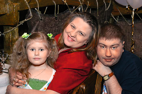 Катя Огонек с семьей