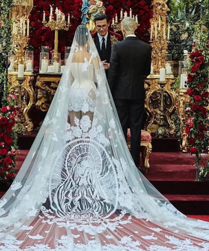 5 фактов о «бельевом» свадебном платье Кортни Кардашьян