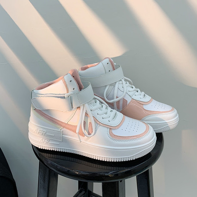 Кроссовки в стиле Nike Air Force 