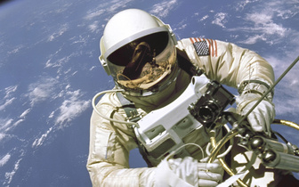 59 лет назад первый американец вышел в открытый космос