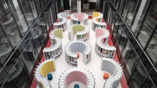 Новый гардероб: проект студии Archipélago для «Хорошколы»