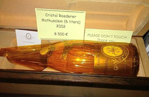 Бутылки шампанского Crystal Roederer Mathusalem (6 litres) 2002 с ценником в 8 500 евро