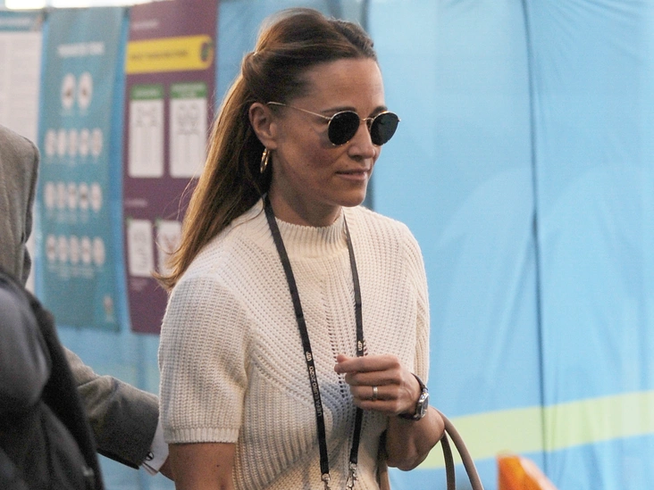 Пиппа Миддлтон на стадионе «Уэмбли» в Лондоне на полуфинальном матче Евро-2021 между Англией и Данией, 9 июля 2021