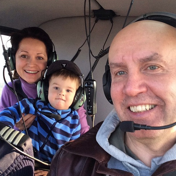 Ольга с мужем и сыном в вертолете