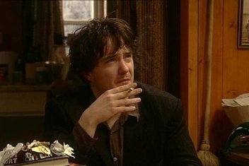 «Ненавижу людей, когда они чем-то пахнут или шумят. А от их лиц вообще тошнит»